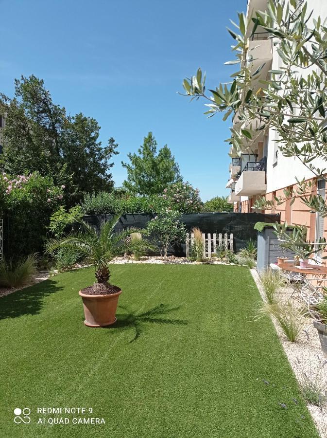 Les Jardins Du Ventoux Appartamento Carpentras Esterno foto